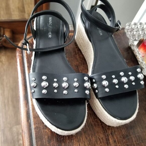 Marc Fisher strappy black platform sandal - Picture 2 of 5